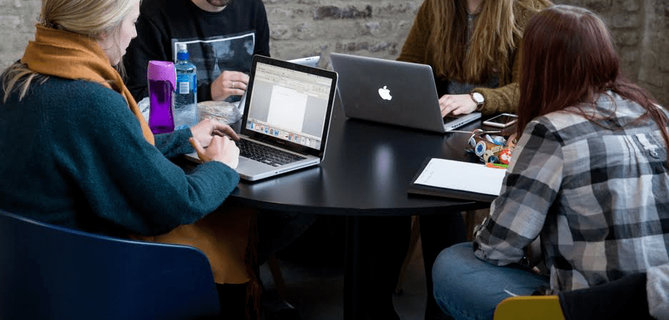 bilde uten idioten med caps